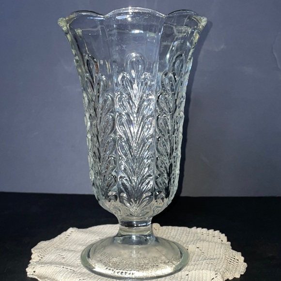 EO Brody Footed Glass Vase USA Vintage Floral Collectible Glassware - Picture 2 of 8